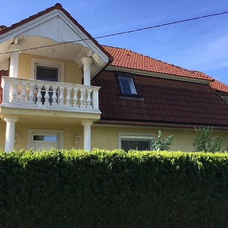 Komaromy Apartman * Gyenesdiás