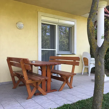 Komaromy Apartman *