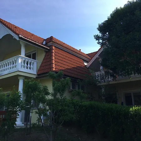Komaromy Apartman *