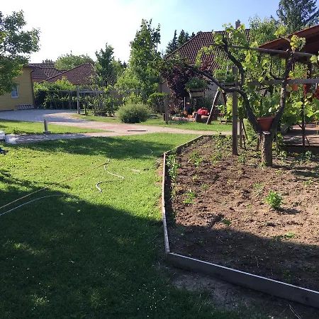 Komaromy Apartman * Gyenesdiás