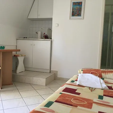 Komaromy Apartman Apartment