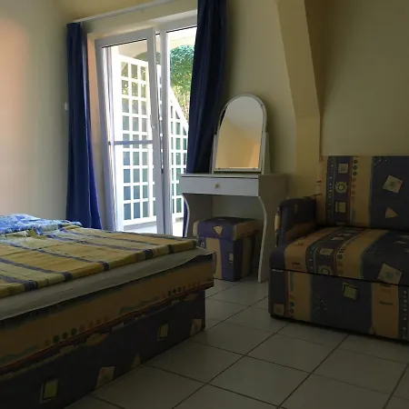 Apartment Komaromy Apartman *