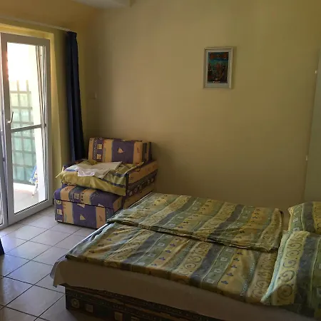 Komaromy Apartman Apartment Gyenesdiás