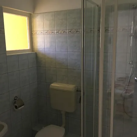 Komaromy Apartman Apartment *